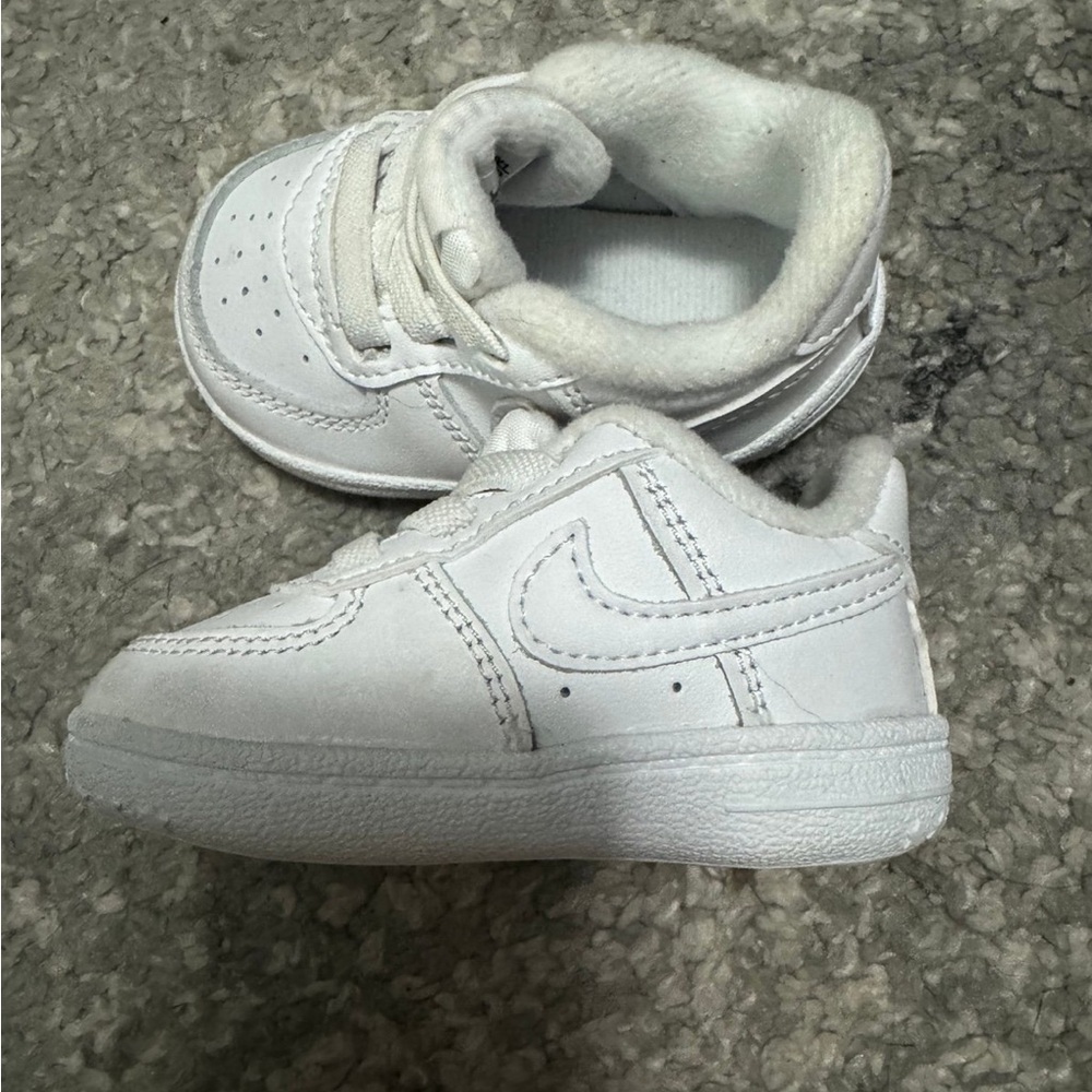 Infant Nikes size 2C